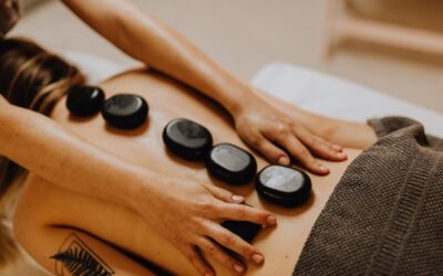 Massage pierre chaude Paris : bienfaits, déroulé, prix et réservation